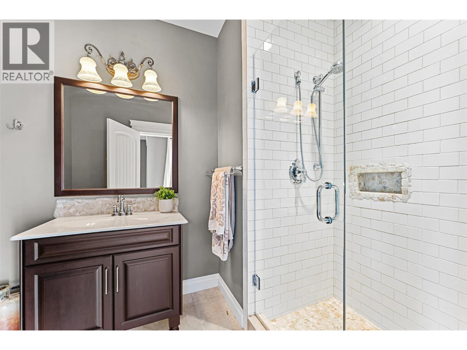 660 Almandine Court, Kelowna, BC - Indoor Photo Showing Bathroom