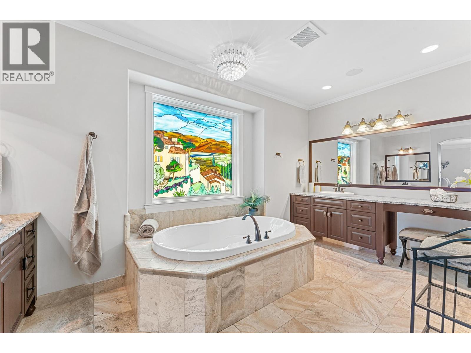 660 Almandine Court, Kelowna, BC - Indoor Photo Showing Bathroom