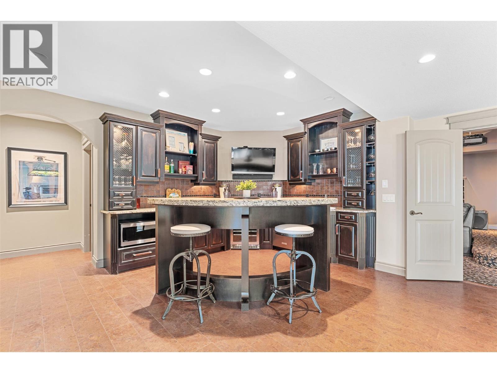 660 Almandine Court, Kelowna, BC - Indoor Photo Showing Dining Room