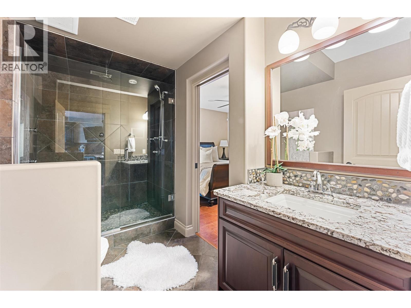 660 Almandine Court, Kelowna, BC - Indoor Photo Showing Bathroom