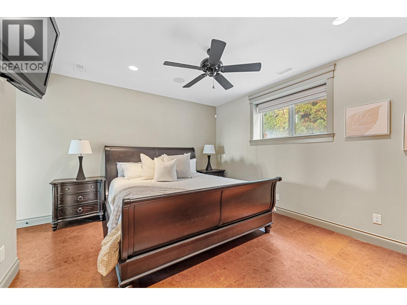 660 Almandine Court, Kelowna, BC - Indoor Photo Showing Bedroom