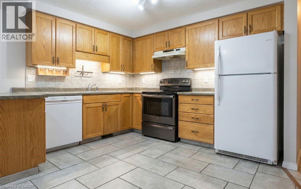 97 Max Becker Drive, Kitchener, ON - Indoor Photo Showing Kitchen