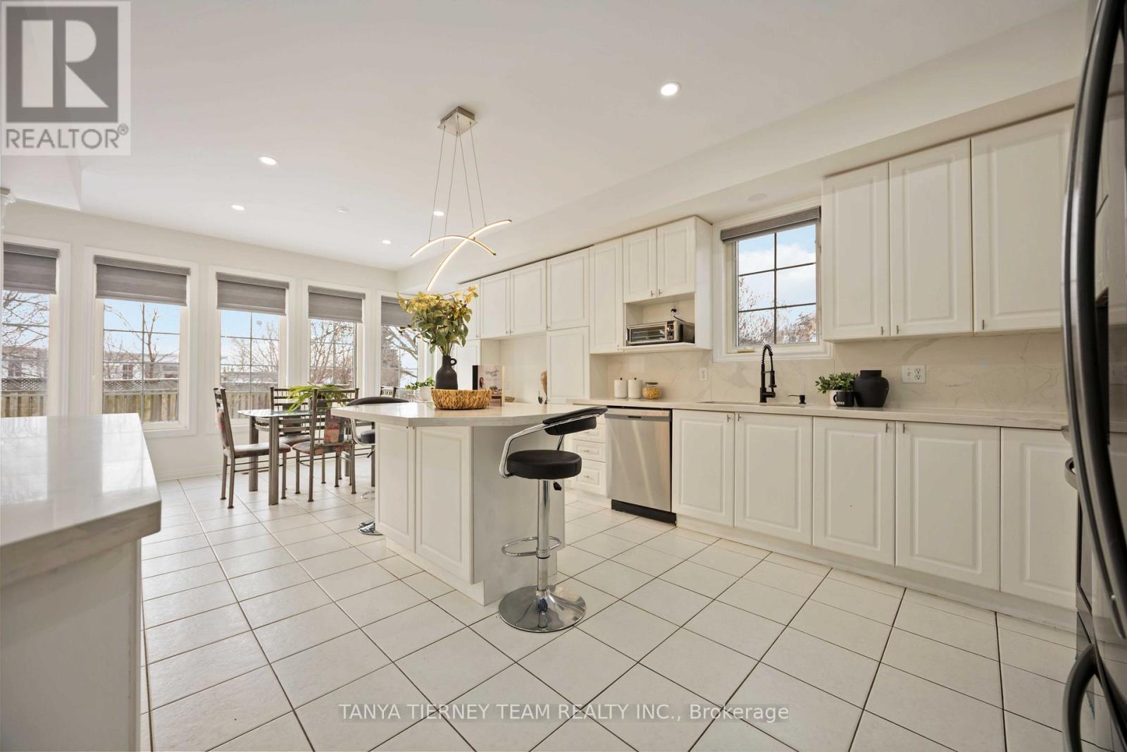101 Tunney Place, Whitby, ON - Indoor Photo Showing Kitchen