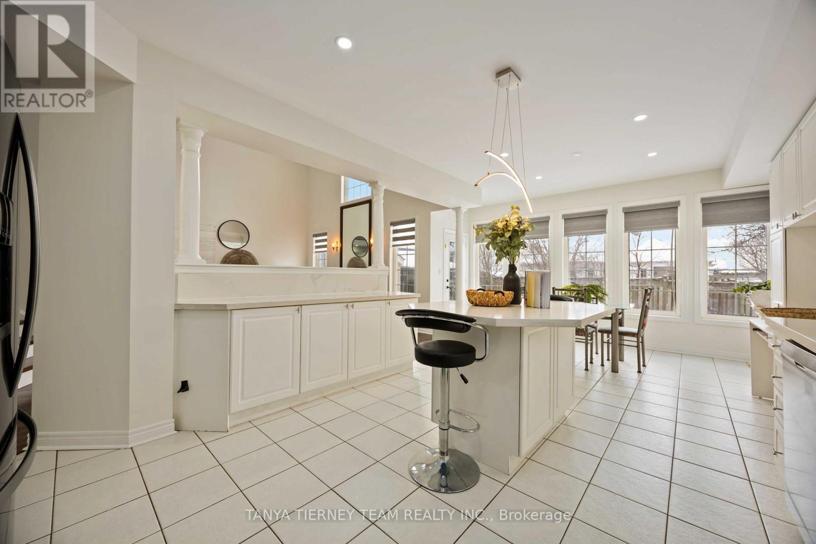 101 Tunney Place, Whitby, ON - Indoor Photo Showing Kitchen