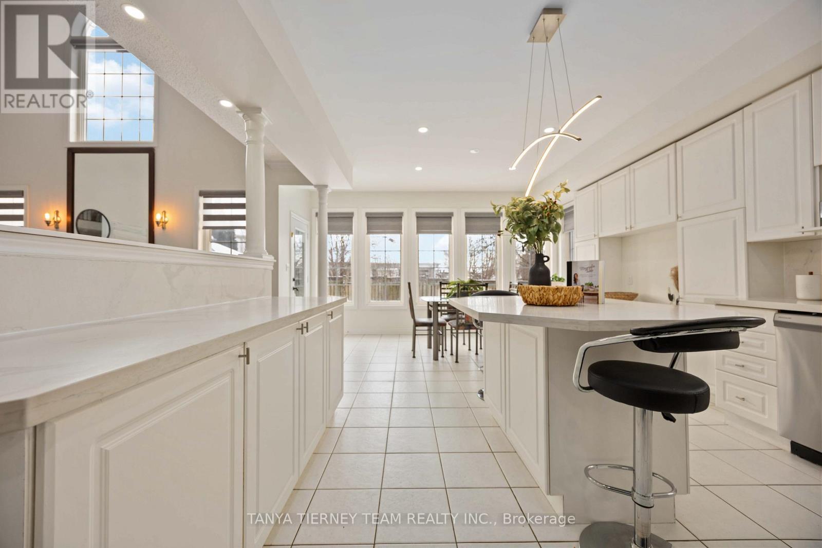 101 Tunney Place, Whitby, ON - Indoor Photo Showing Kitchen