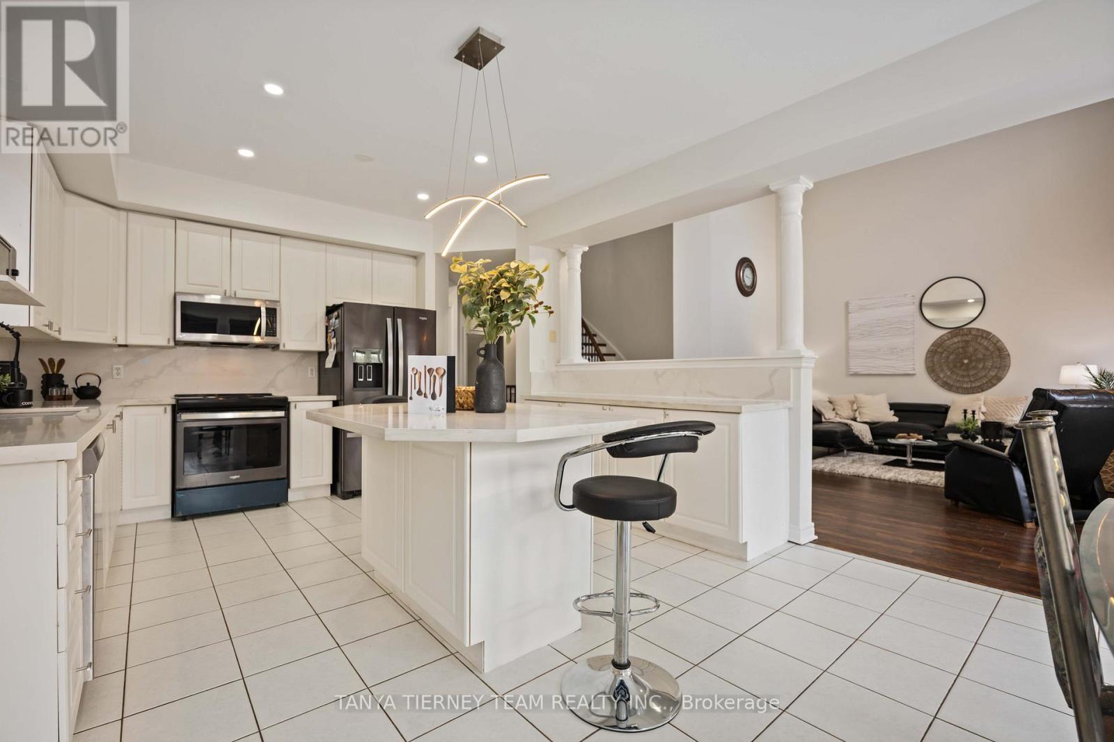 101 Tunney Place, Whitby, ON - Indoor Photo Showing Kitchen With Stainless Steel Kitchen
