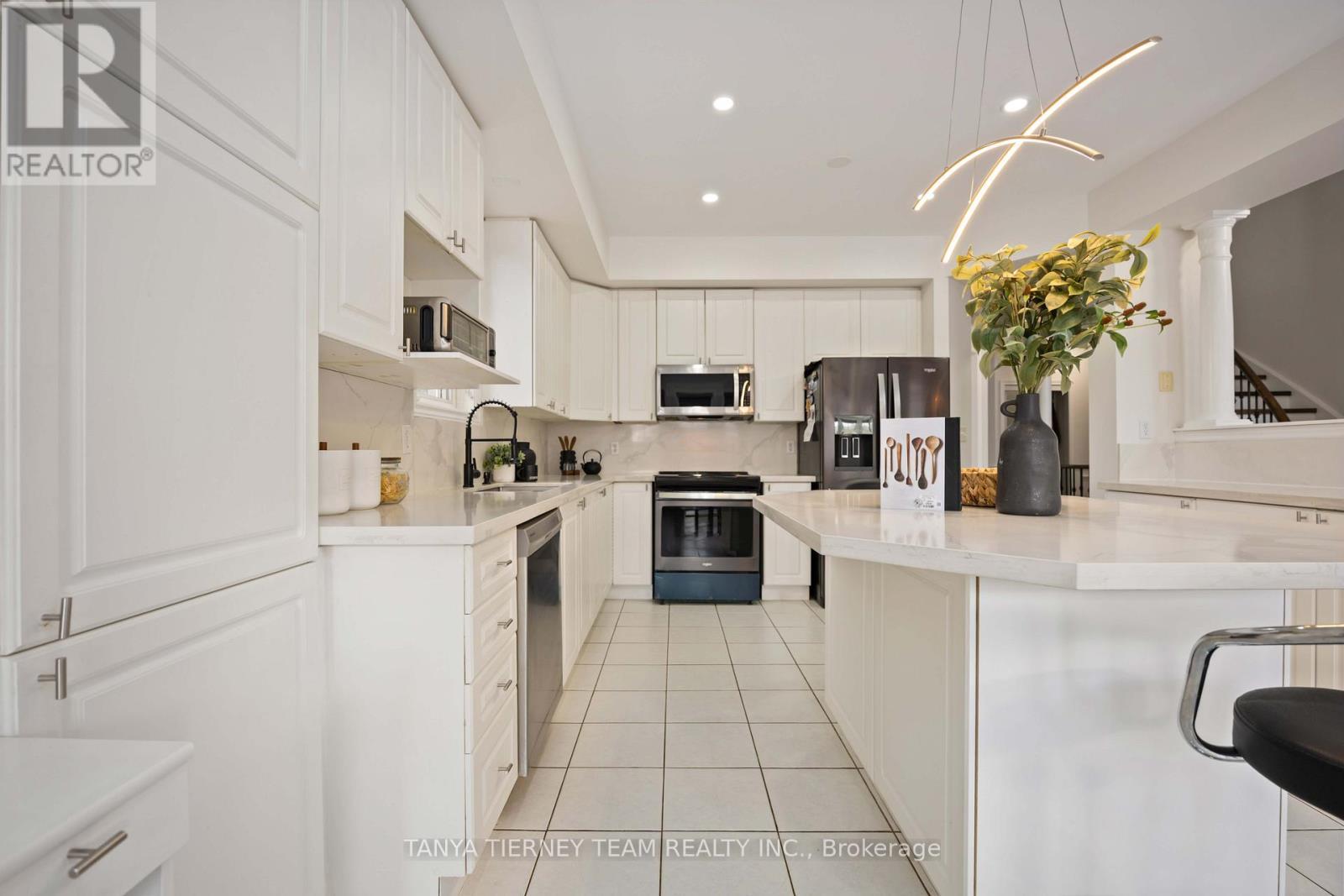 101 Tunney Place, Whitby, ON - Indoor Photo Showing Kitchen