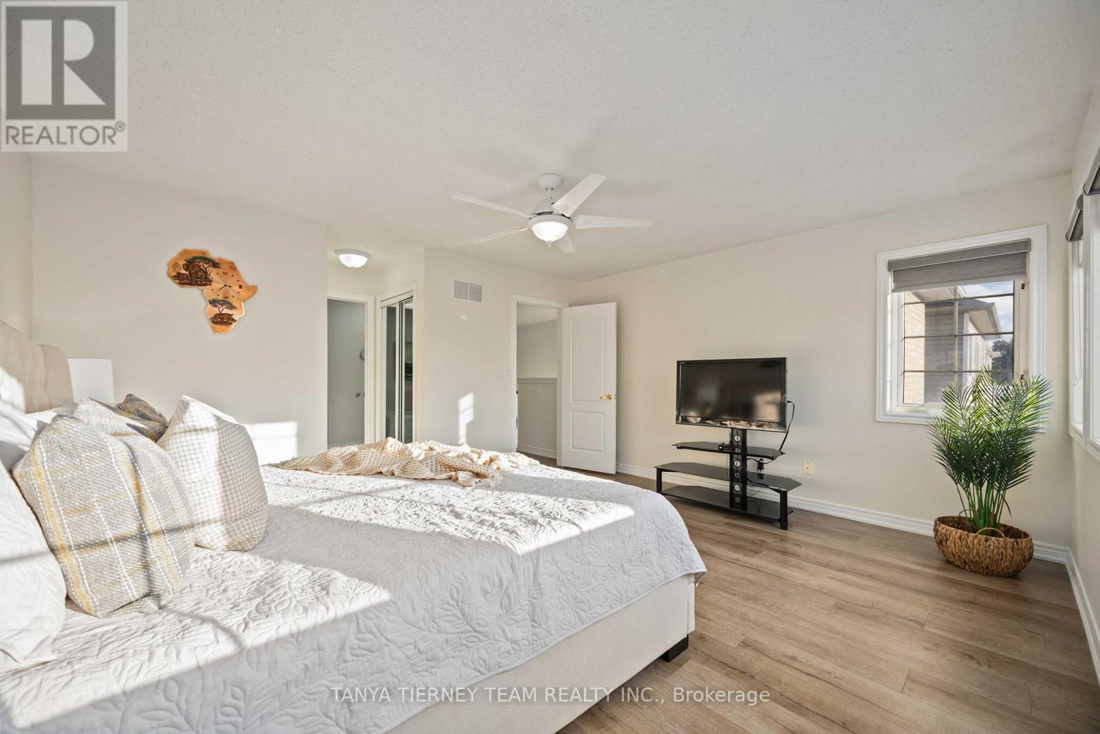 101 Tunney Place, Whitby, ON - Indoor Photo Showing Bedroom