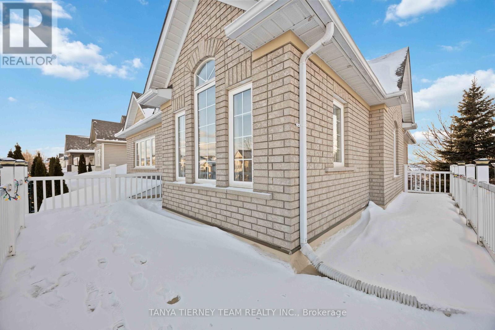 101 Tunney Place, Whitby, ON - Outdoor