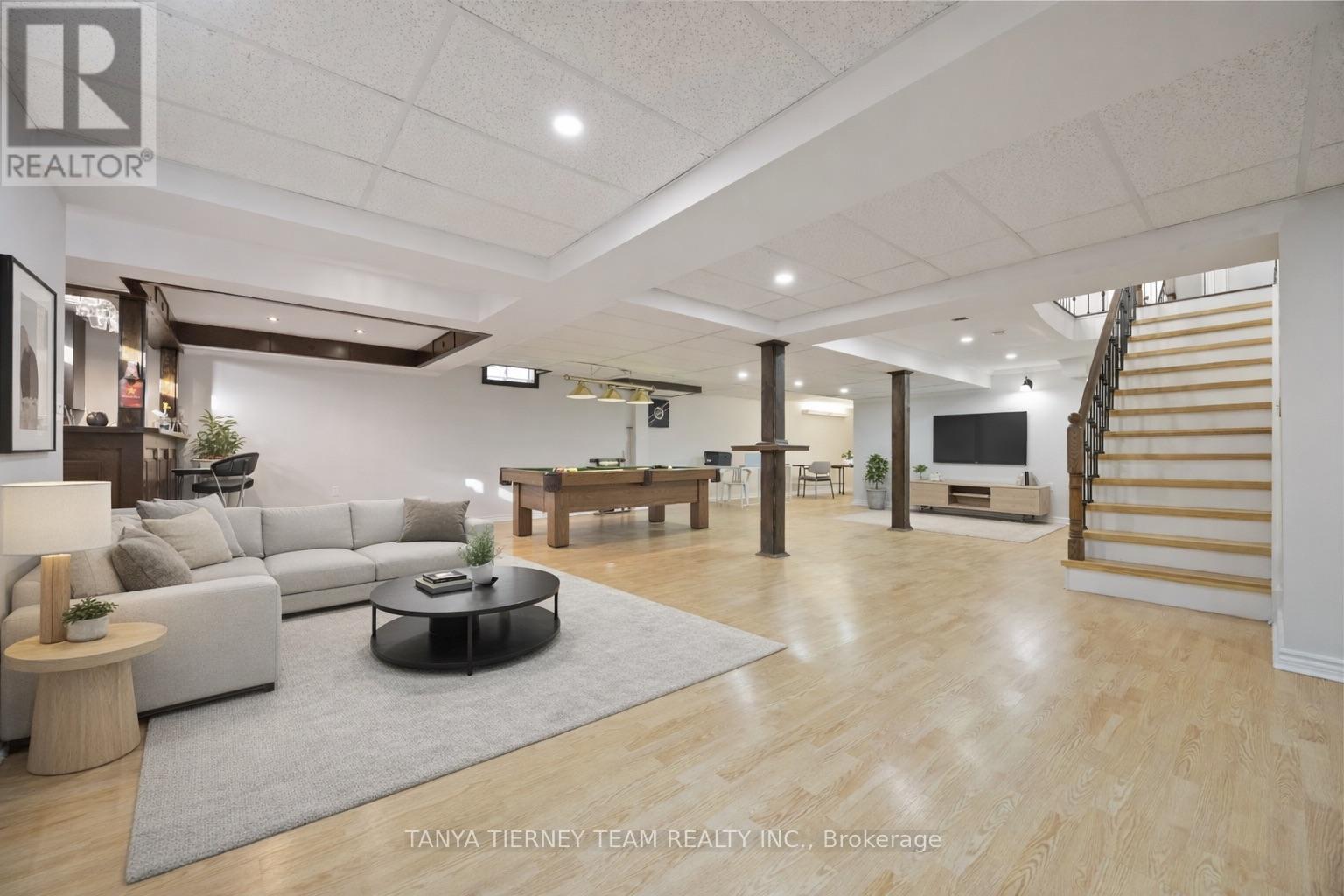101 Tunney Place, Whitby, ON - Indoor Photo Showing Living Room