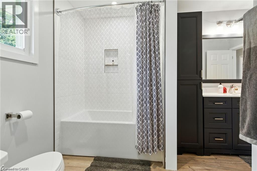 19 Wallace Place, Caledonia, ON - Indoor Photo Showing Bathroom