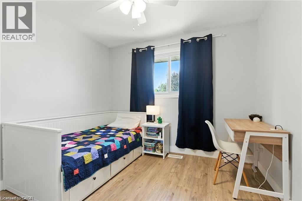 19 Wallace Place, Caledonia, ON - Indoor Photo Showing Bedroom