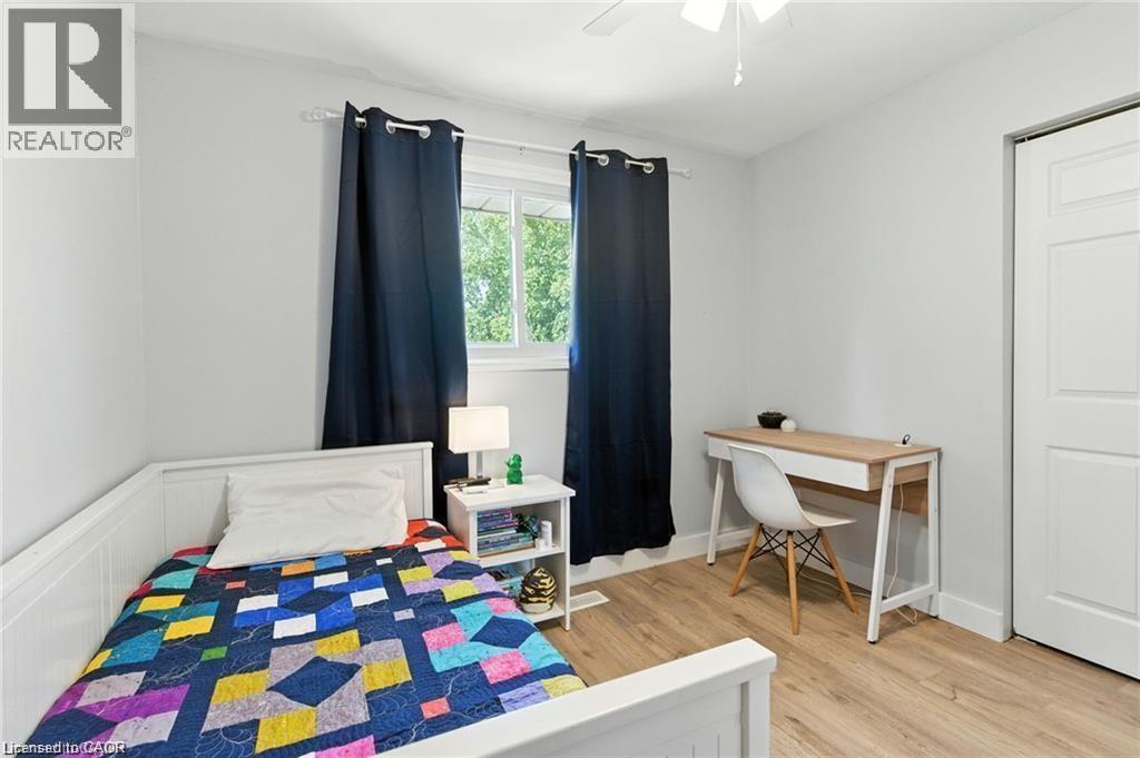 19 Wallace Place, Caledonia, ON - Indoor Photo Showing Bedroom