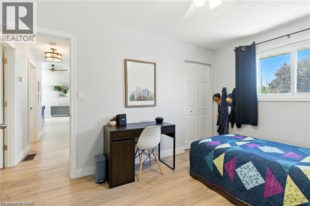 19 Wallace Place, Caledonia, ON - Indoor Photo Showing Bedroom