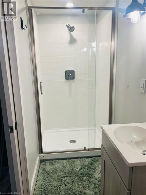 19 Wallace Place, Caledonia, ON - Indoor Photo Showing Bathroom