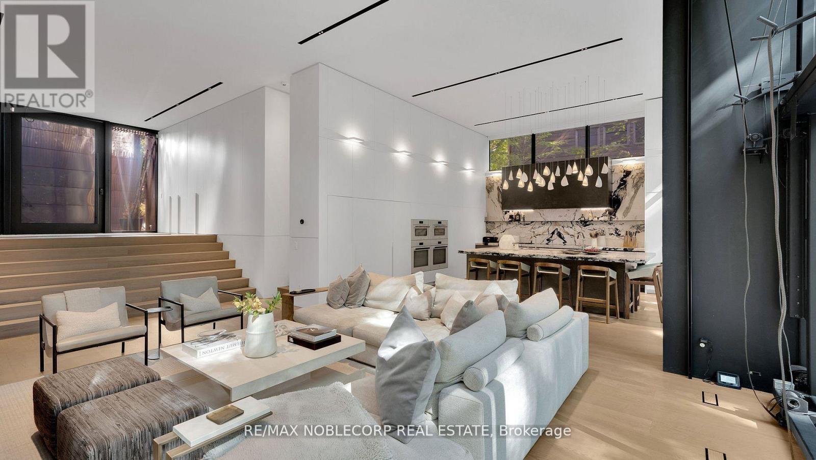 7 Waxwing Place, Toronto, ON - Indoor