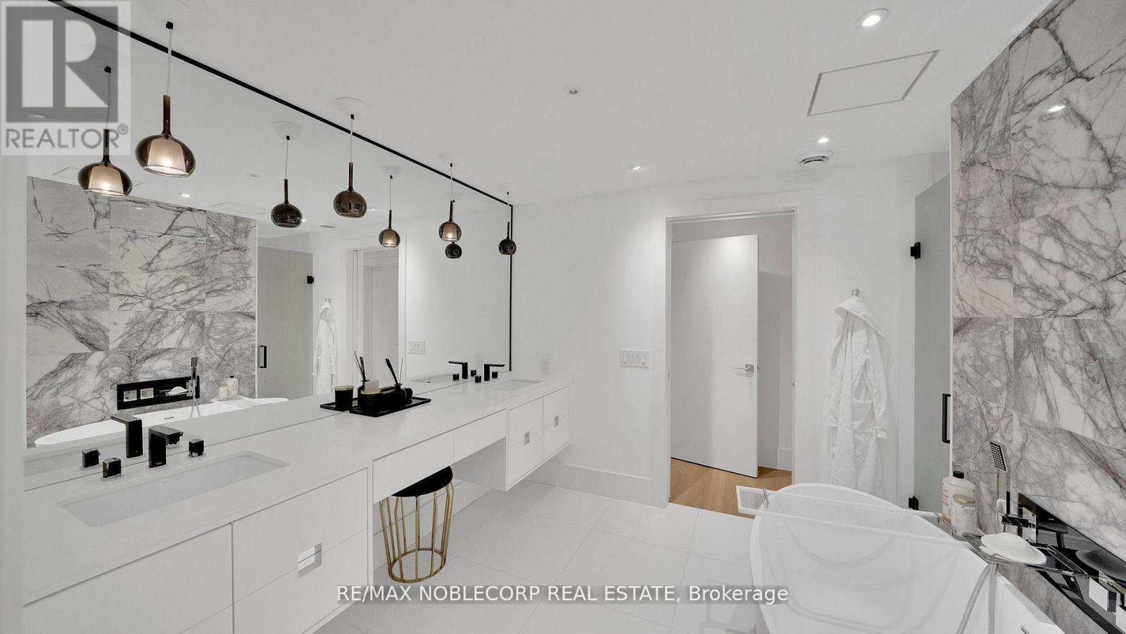 7 Waxwing Place, Toronto, ON - Indoor Photo Showing Other Room