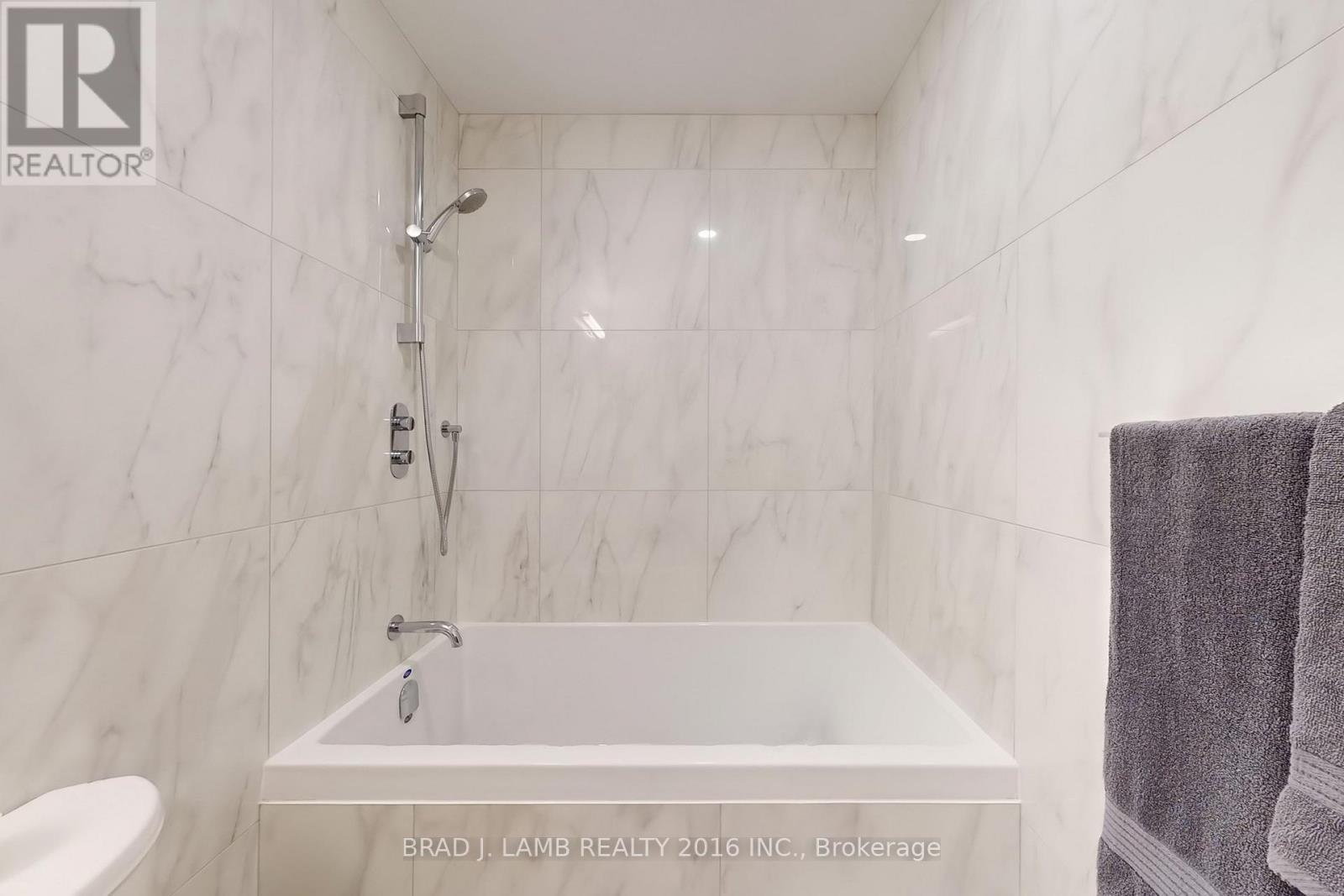 1701 - 458 Richmond Street W, Toronto, ON - Indoor Photo Showing Bathroom