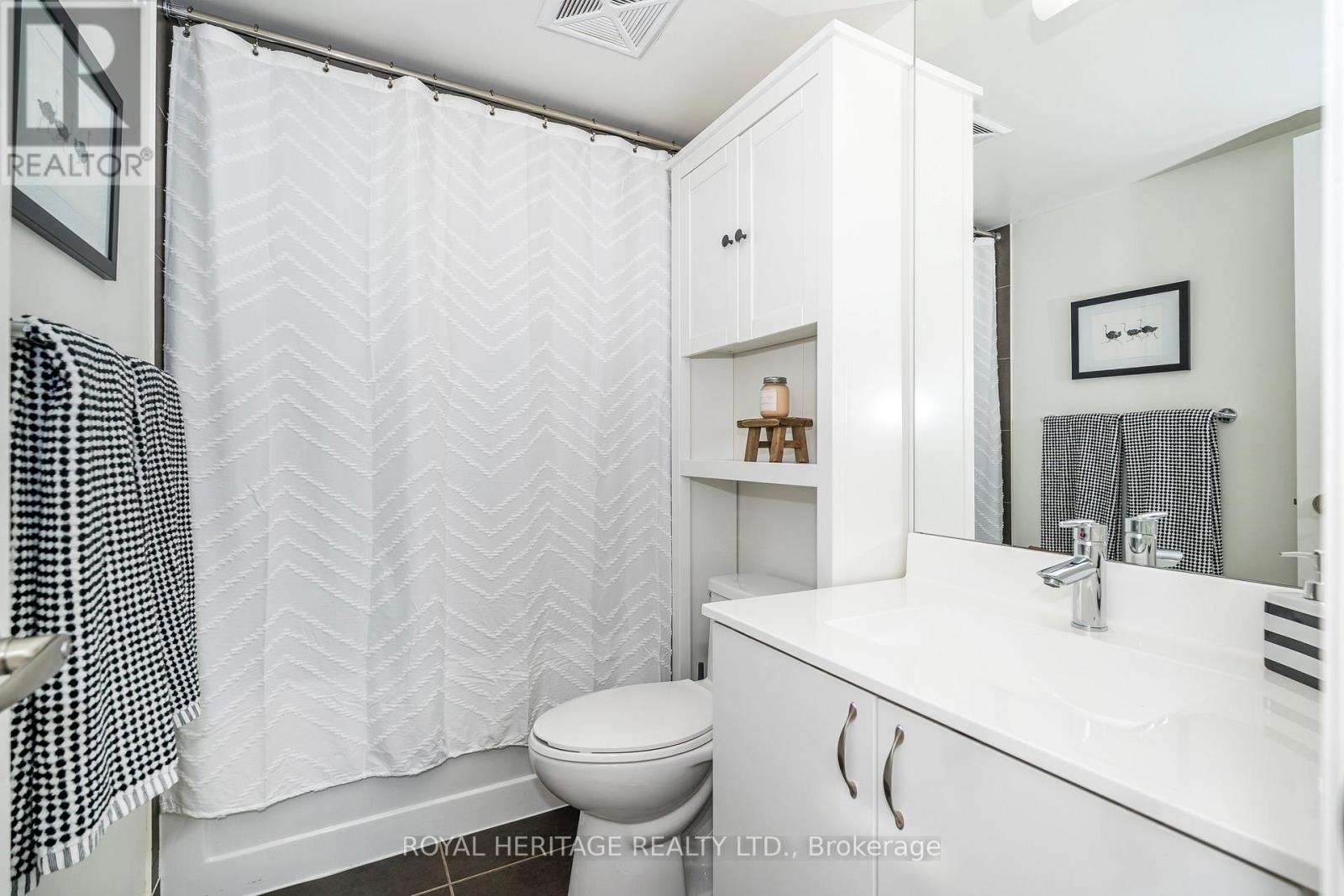 1204 - 1235 Bayly Street, Pickering, ON - Indoor Photo Showing Bathroom