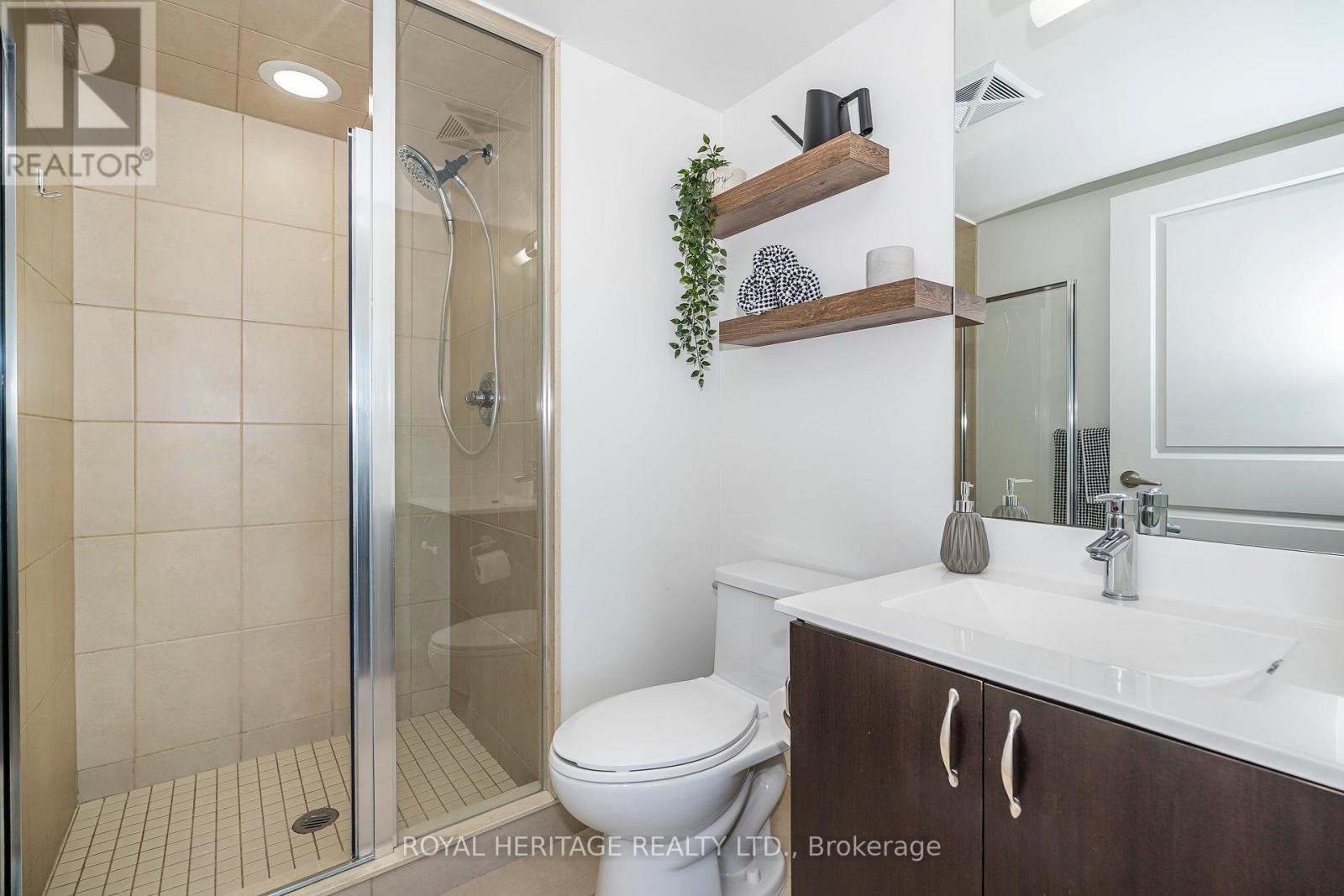 1204 - 1235 Bayly Street, Pickering, ON - Indoor Photo Showing Bathroom