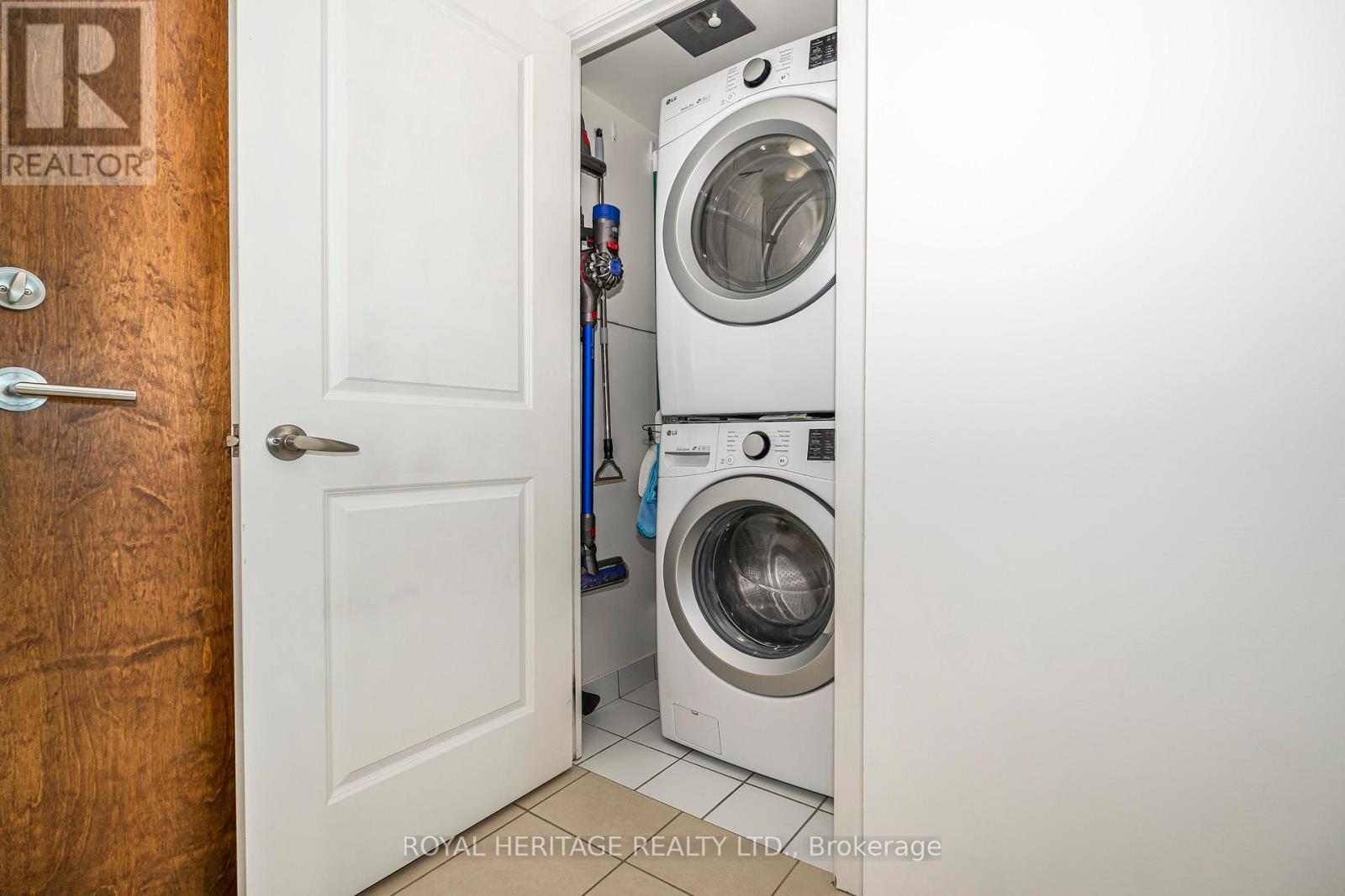 1204 - 1235 Bayly Street, Pickering, ON - Indoor Photo Showing Laundry Room