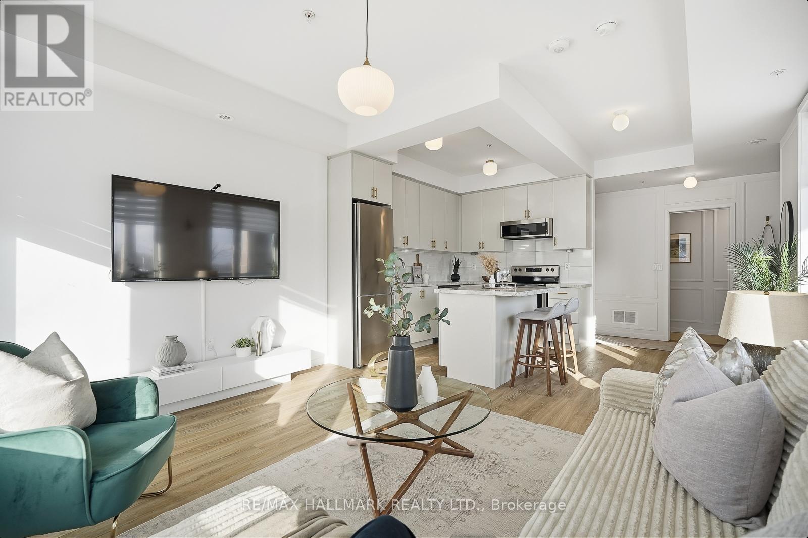 101 - 1711 Pure Springs Boulevard, Pickering, ON - Indoor Photo Showing Living Room