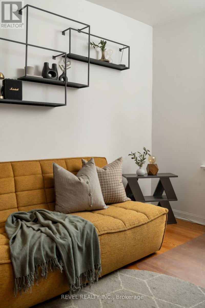 102 Eighth Street, Toronto, ON - Indoor Photo Showing Other Room