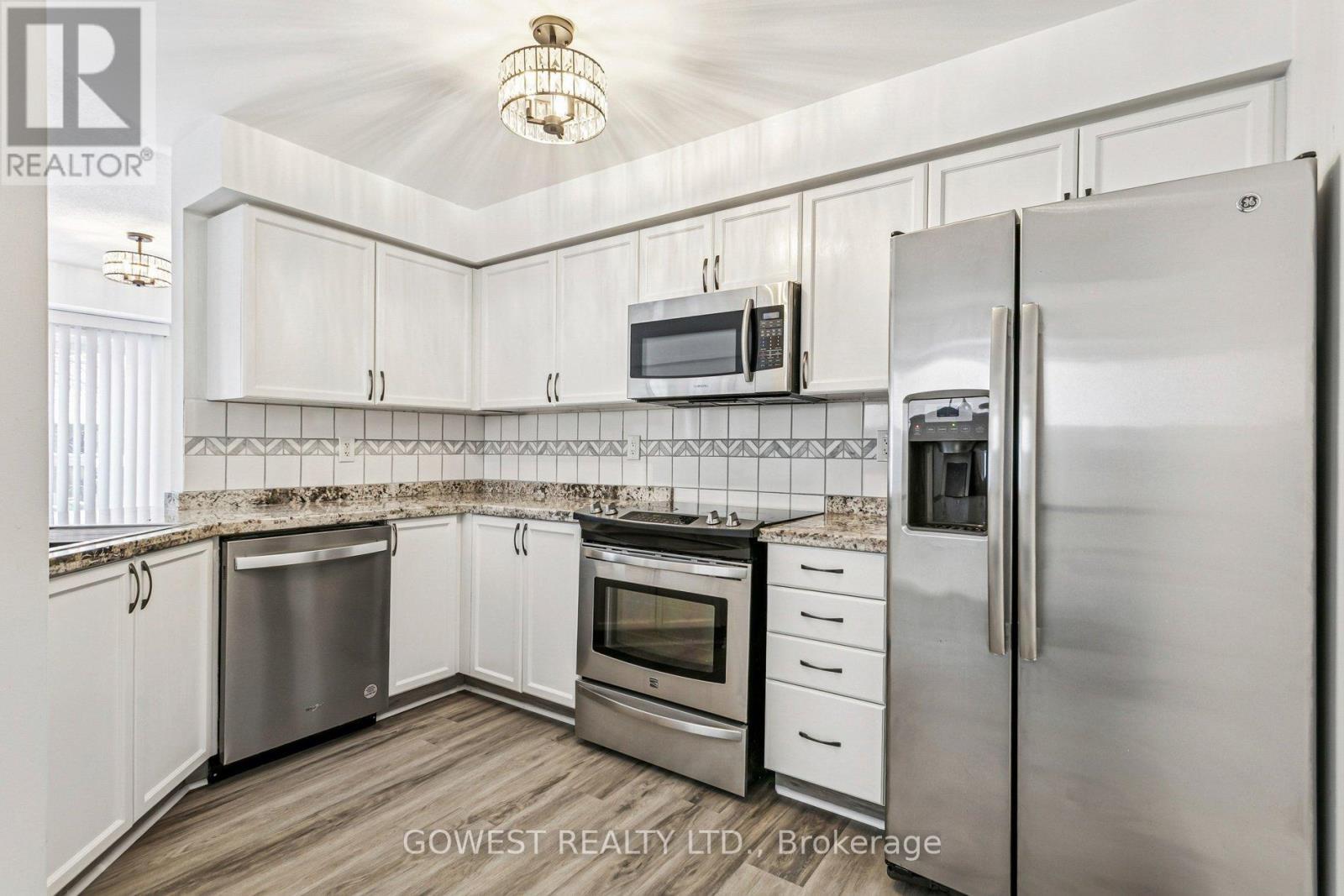 14 - 3150 Erin Centre Boulevard, Mississauga, ON - Indoor Photo Showing Kitchen With Stainless Steel Kitchen With Upgraded Kitchen
