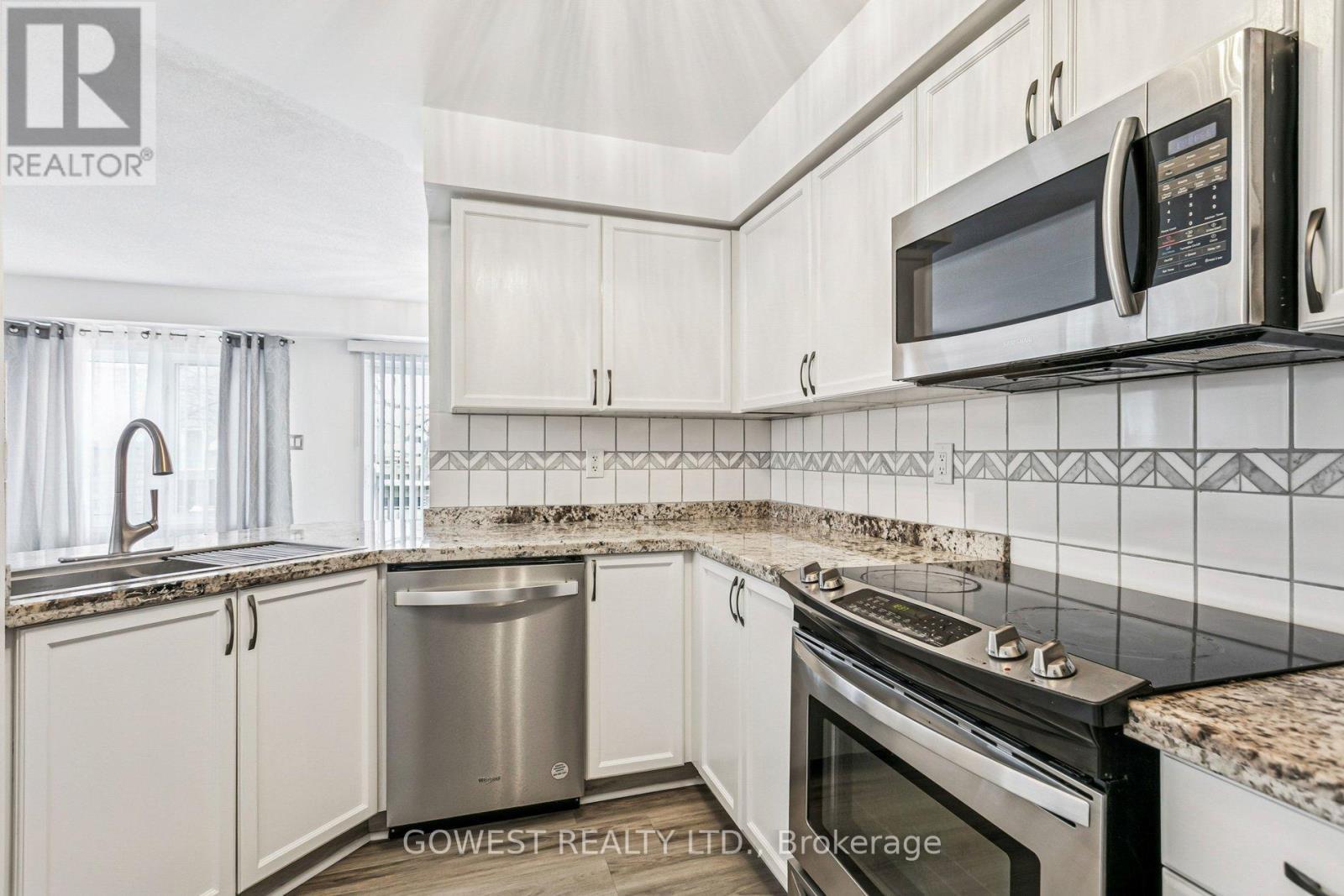 14 - 3150 Erin Centre Boulevard, Mississauga, ON - Indoor Photo Showing Kitchen With Stainless Steel Kitchen With Upgraded Kitchen