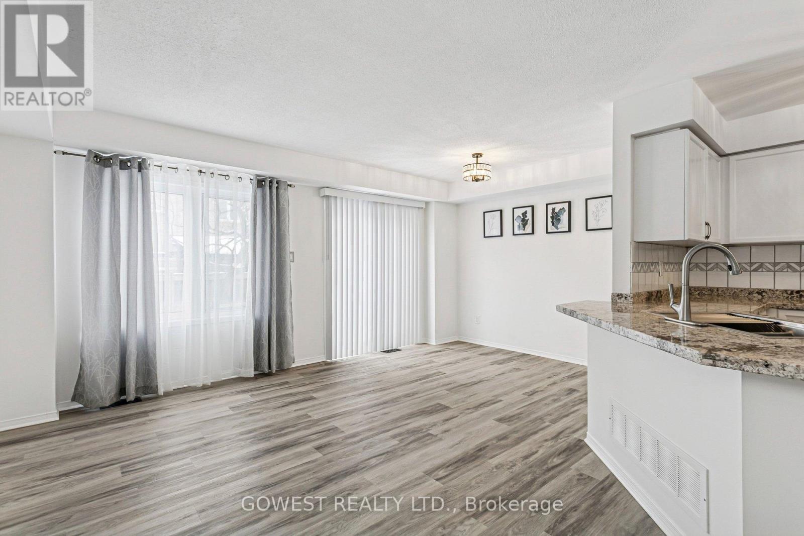 14 - 3150 Erin Centre Boulevard, Mississauga, ON - Indoor Photo Showing Kitchen
