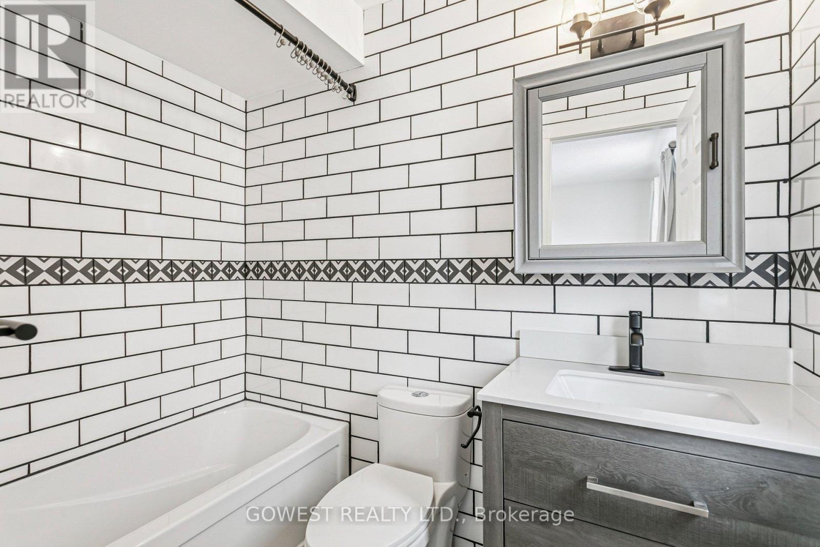 14 - 3150 Erin Centre Boulevard, Mississauga, ON - Indoor Photo Showing Bathroom