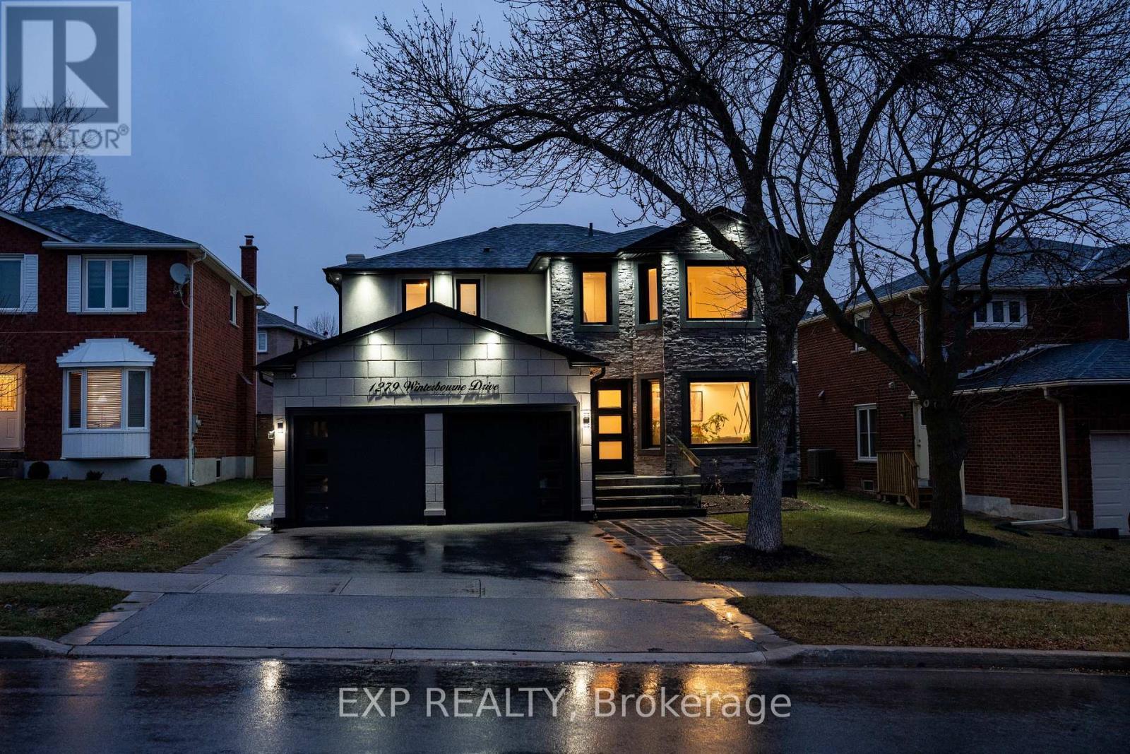 1279 Winterbourne Drive, Oakville, ON - Outdoor With Facade