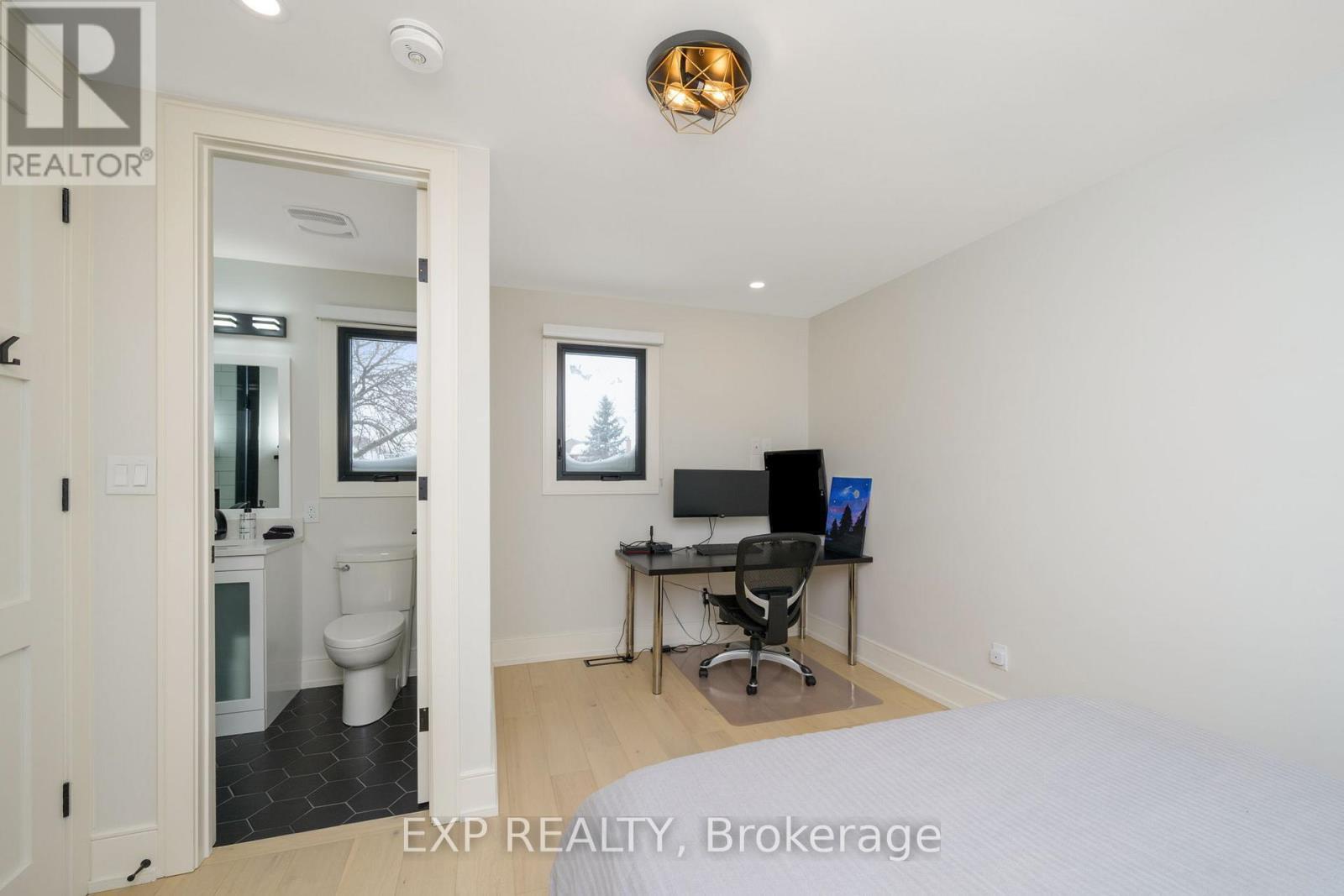 1279 Winterbourne Drive, Oakville, ON - Indoor