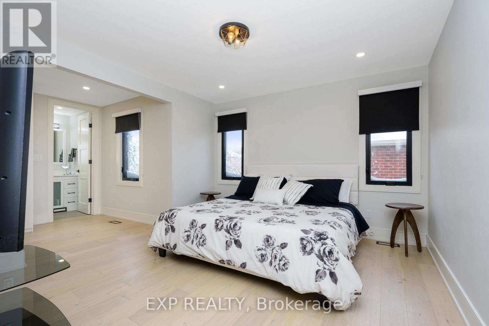 1279 Winterbourne Drive, Oakville, ON - Indoor Photo Showing Bedroom