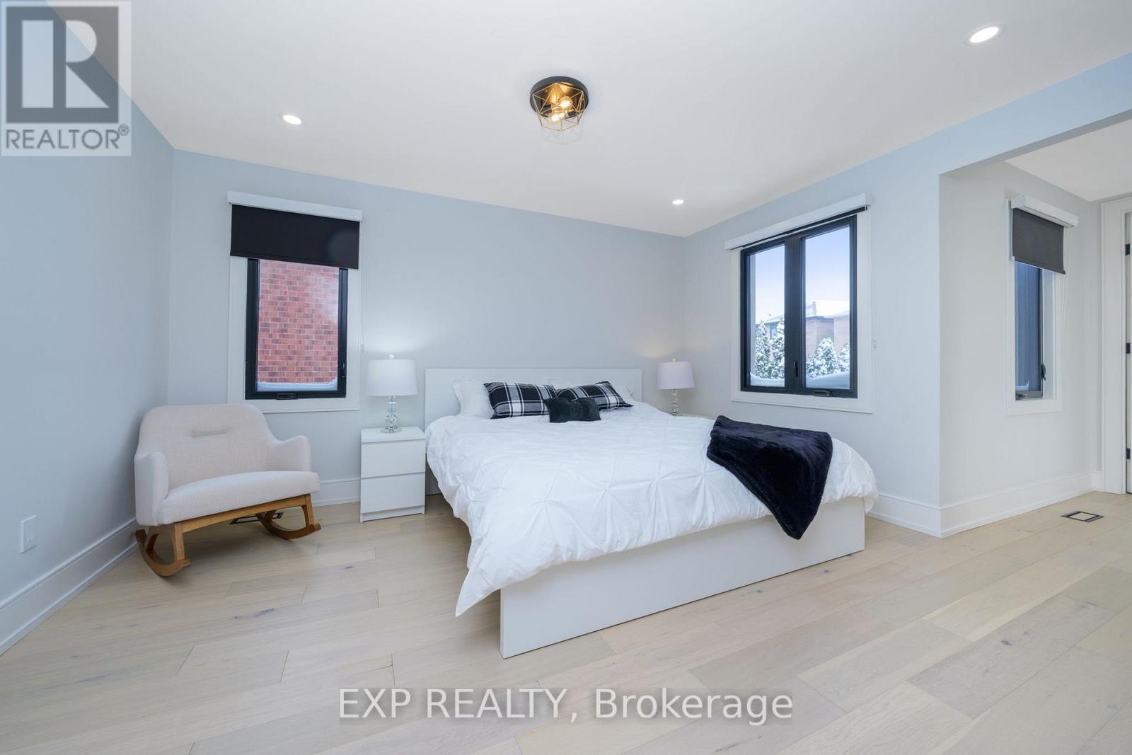 1279 Winterbourne Drive, Oakville, ON - Indoor Photo Showing Bedroom