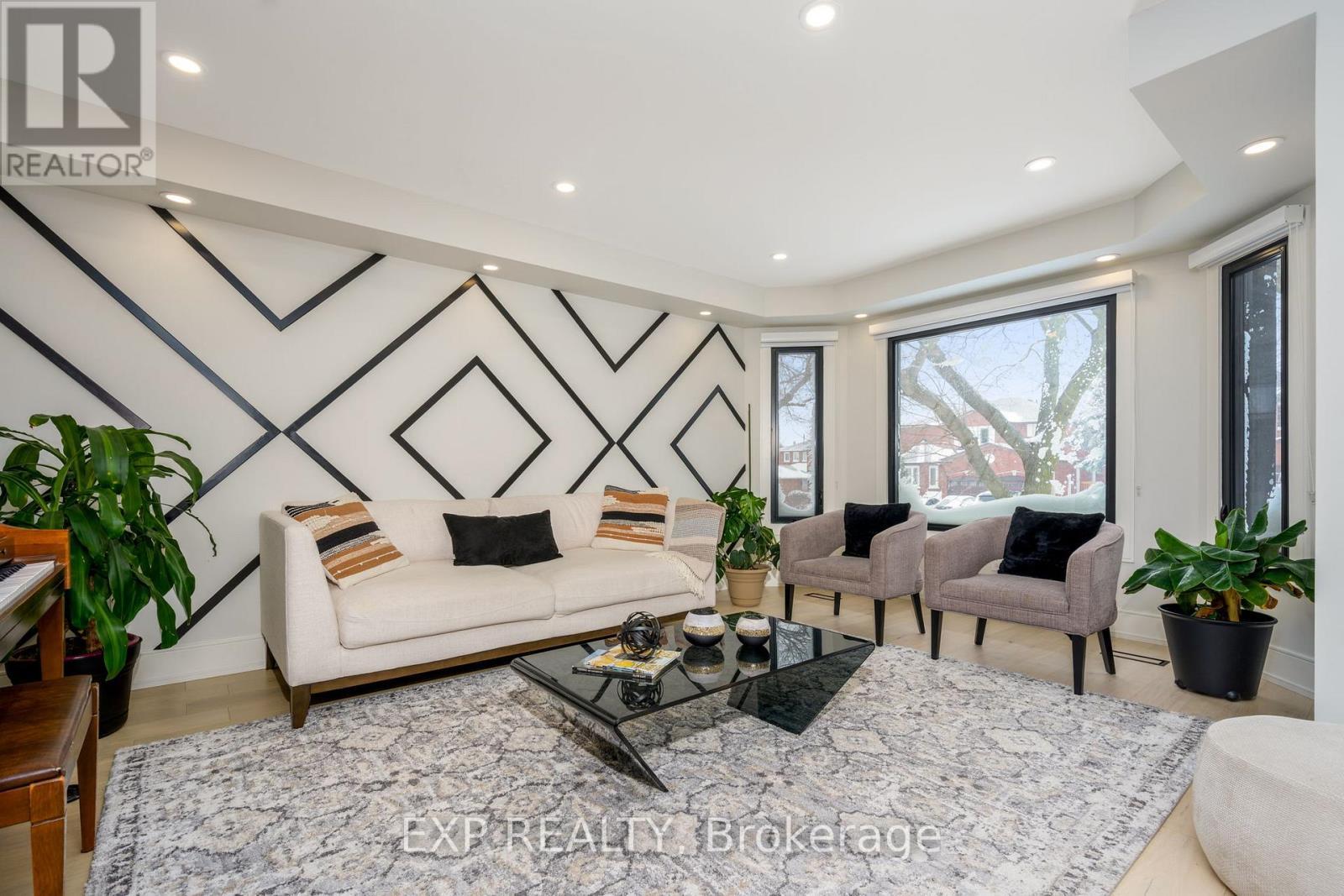 1279 Winterbourne Drive, Oakville, ON - Indoor Photo Showing Living Room