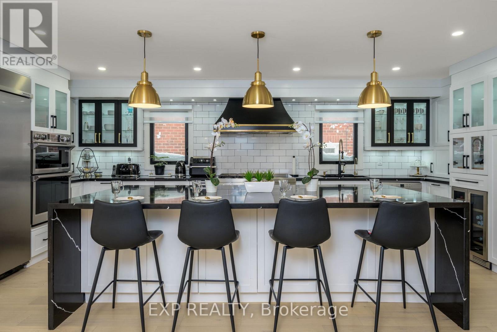 1279 Winterbourne Drive, Oakville, ON - Indoor Photo Showing Kitchen With Upgraded Kitchen