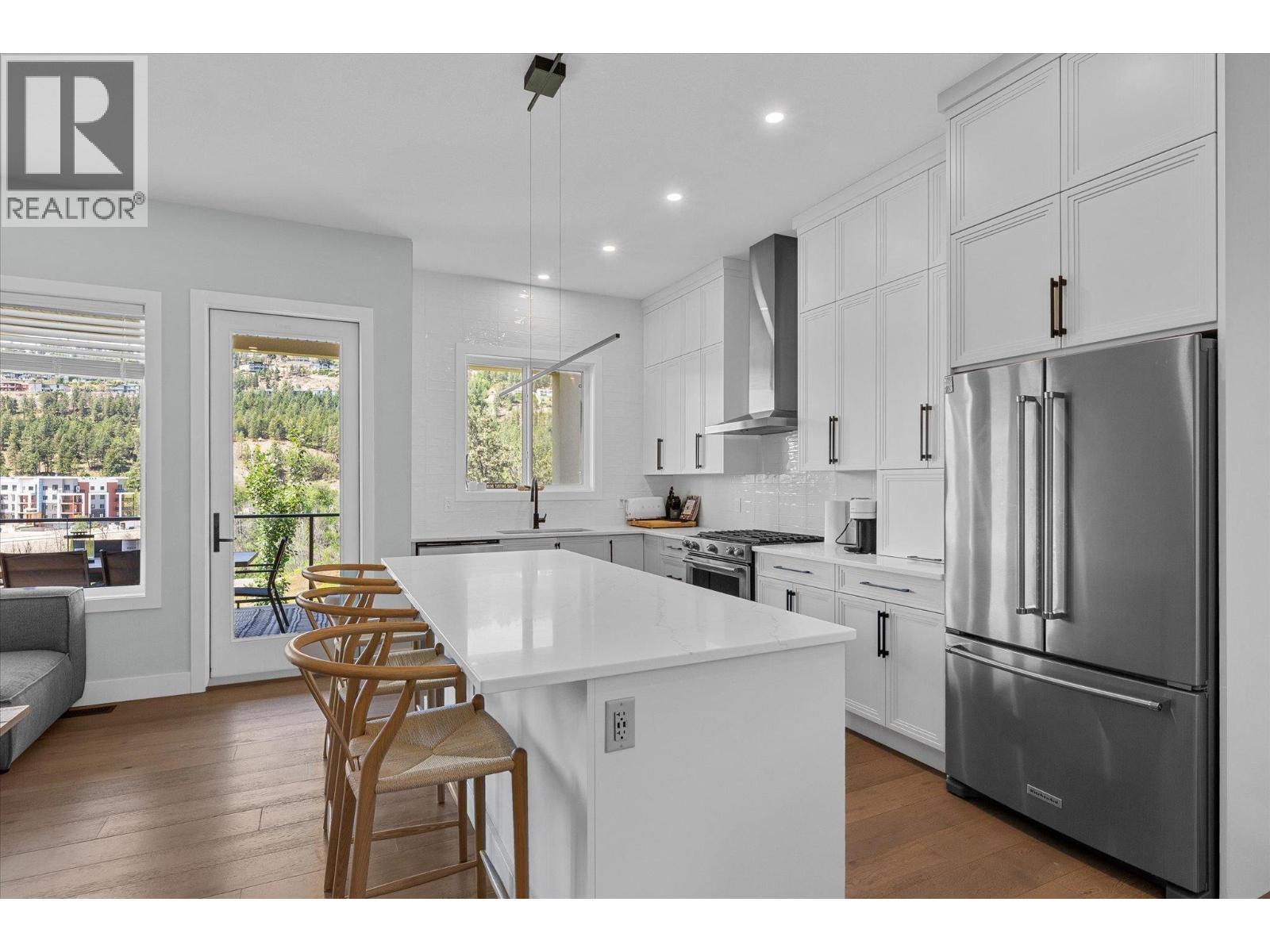 1846 Viewpoint Crescent, West Kelowna, BC - Indoor Photo Showing Kitchen With Upgraded Kitchen