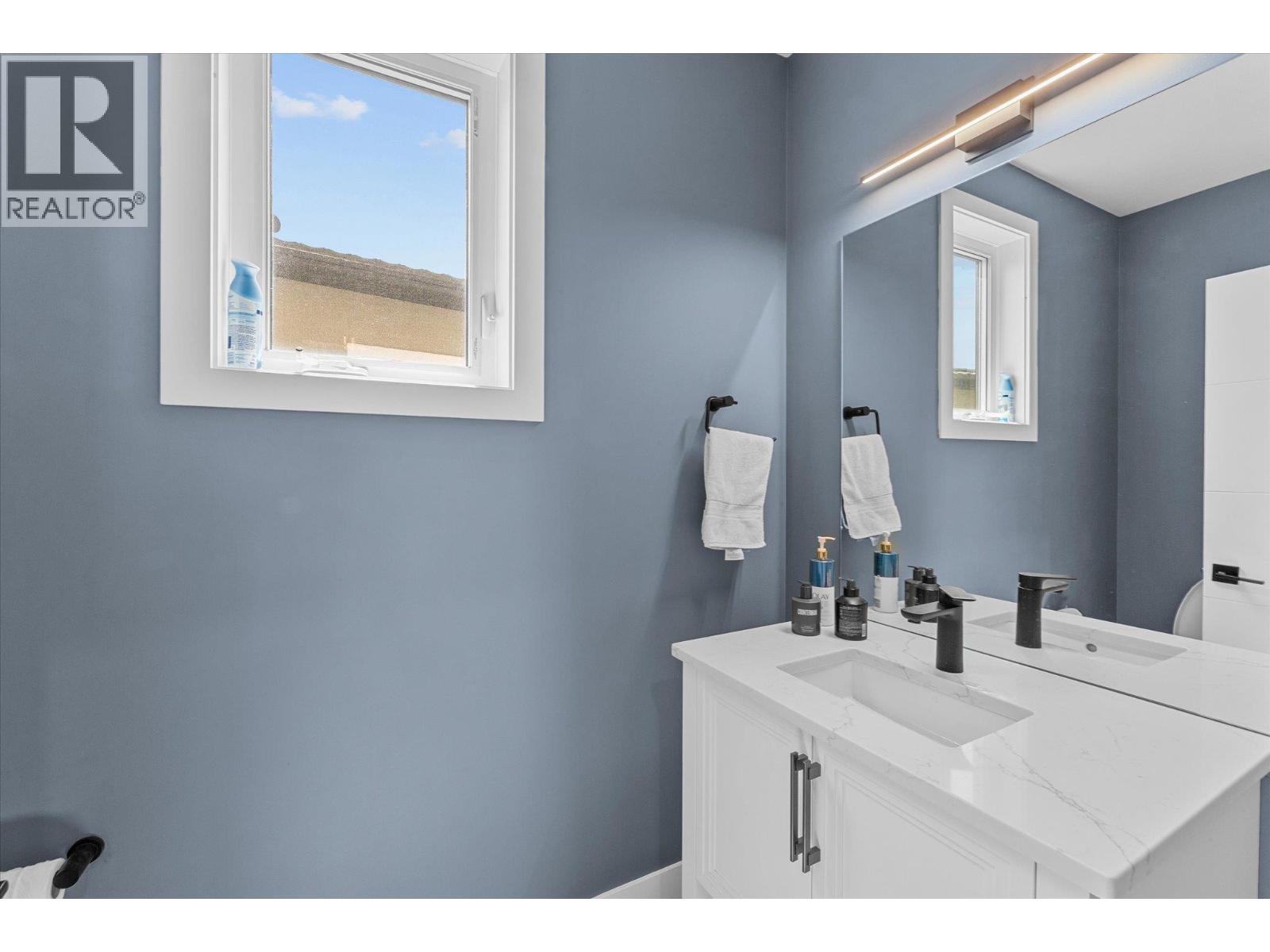 1846 Viewpoint Crescent, West Kelowna, BC - Indoor Photo Showing Bathroom