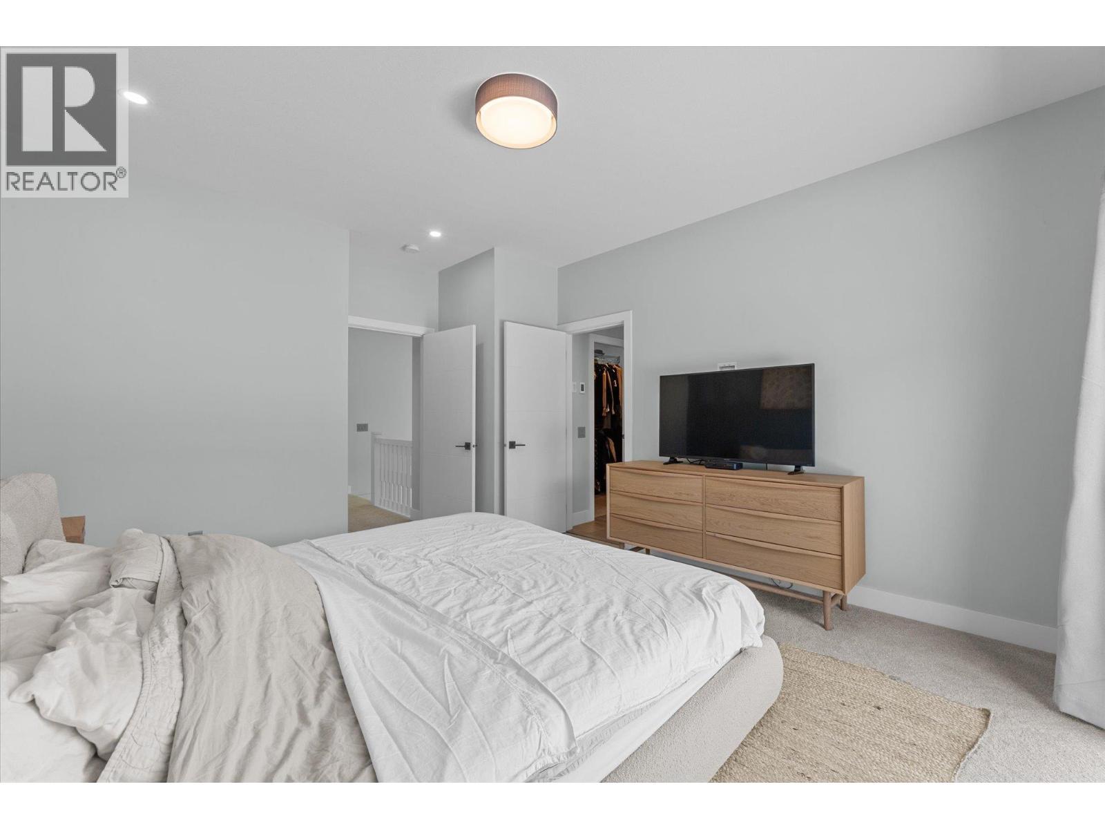 1846 Viewpoint Crescent, West Kelowna, BC - Indoor Photo Showing Bedroom