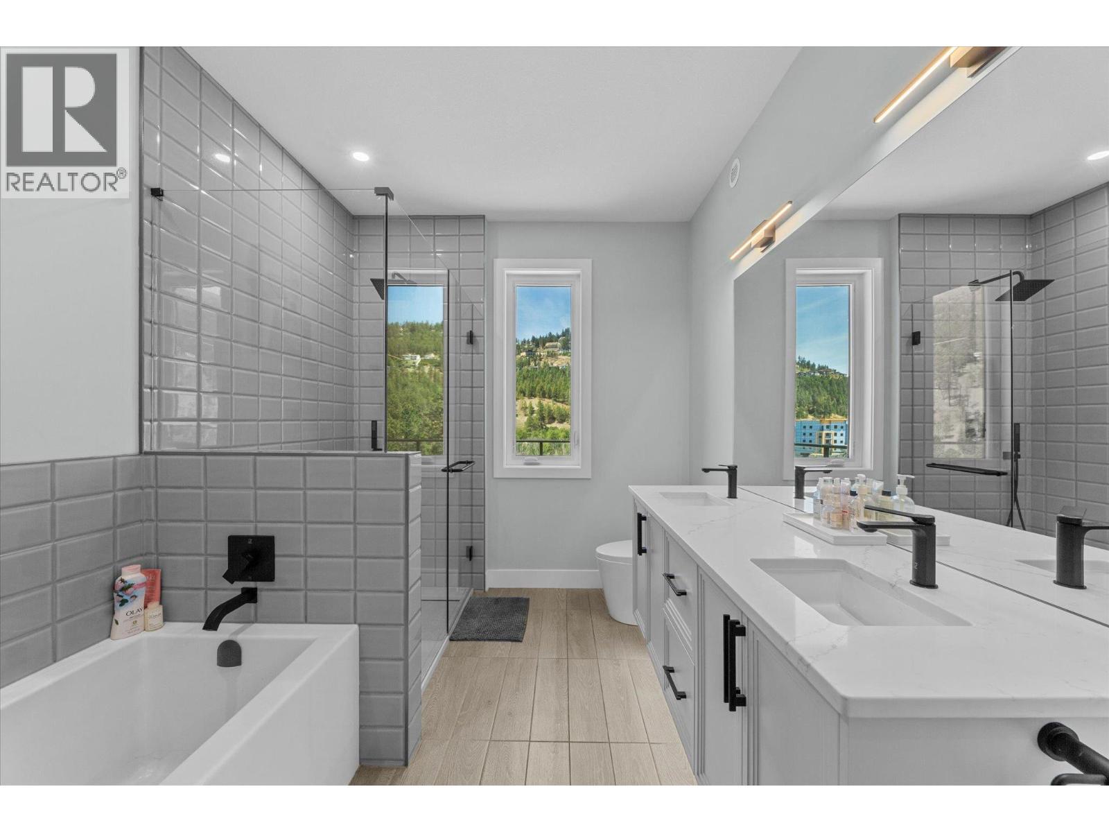 1846 Viewpoint Crescent, West Kelowna, BC - Indoor Photo Showing Bathroom