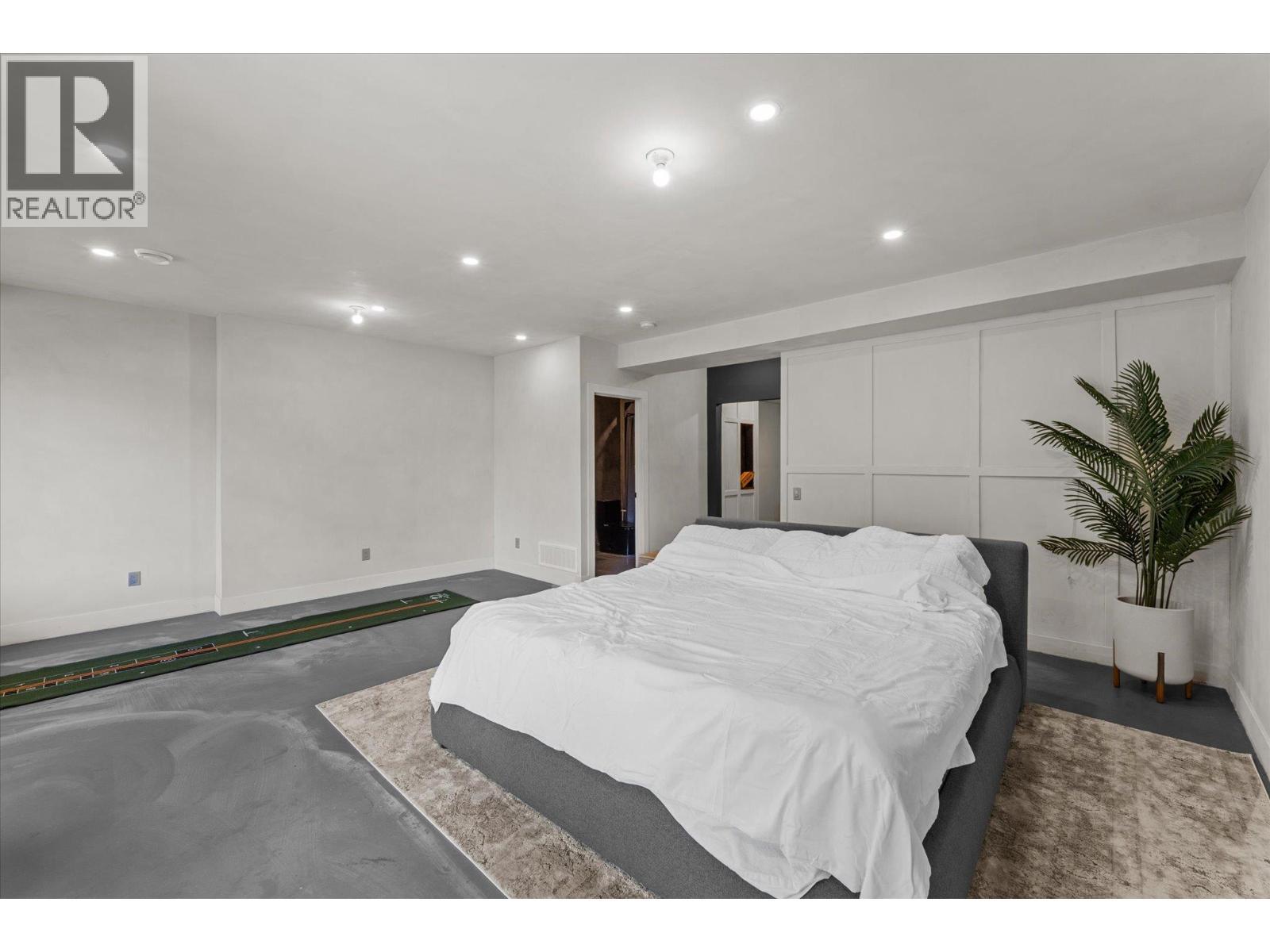 1846 Viewpoint Crescent, West Kelowna, BC - Indoor Photo Showing Bedroom