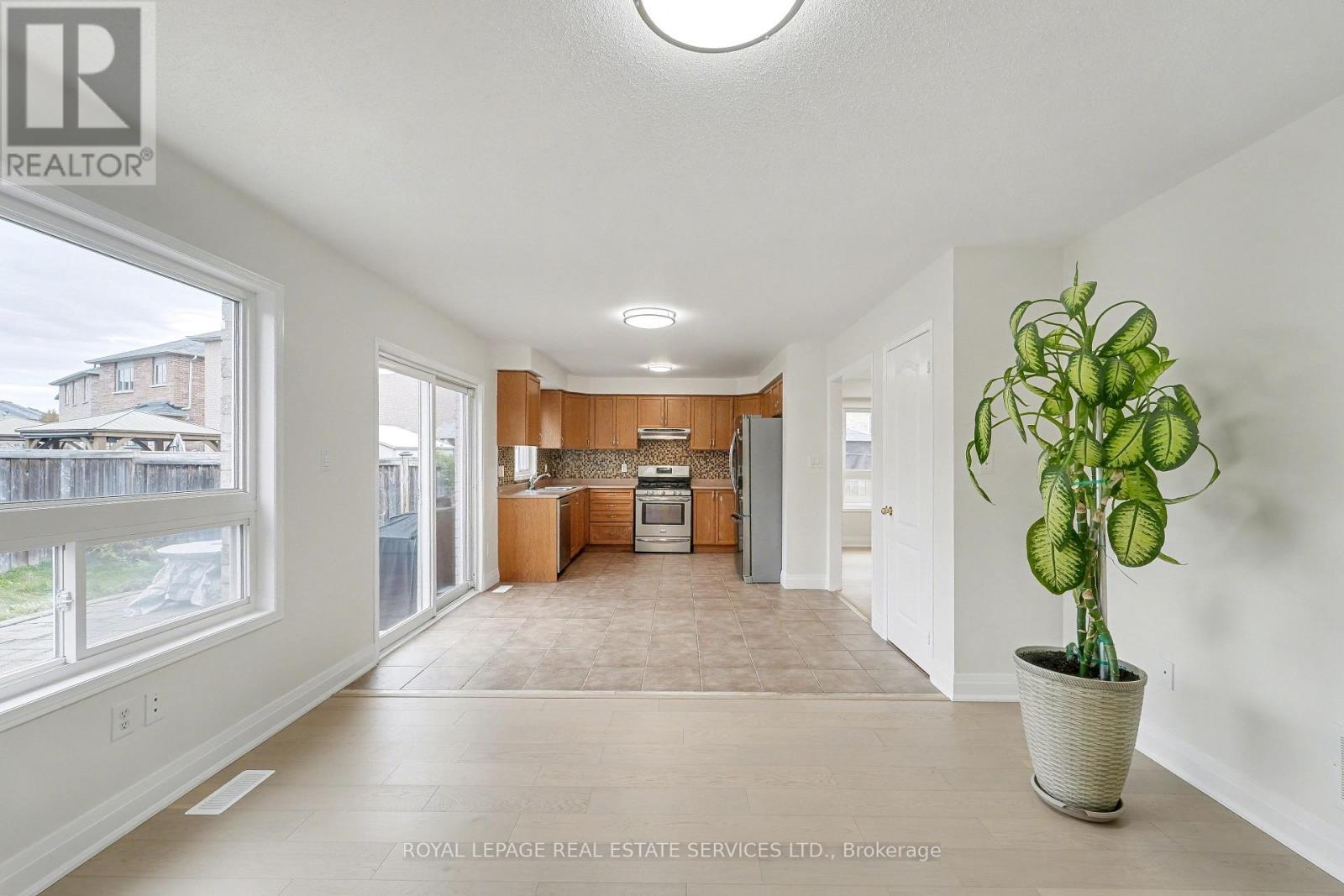 386 Reeves Way Boulevard, Whitchurch-Stouffville, ON - Indoor Photo Showing Other Room