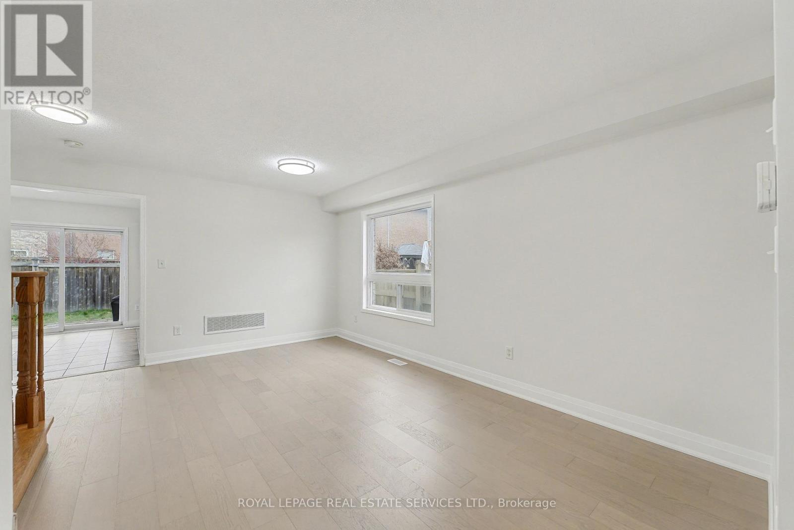 386 Reeves Way Boulevard, Whitchurch-Stouffville, ON - Indoor Photo Showing Other Room