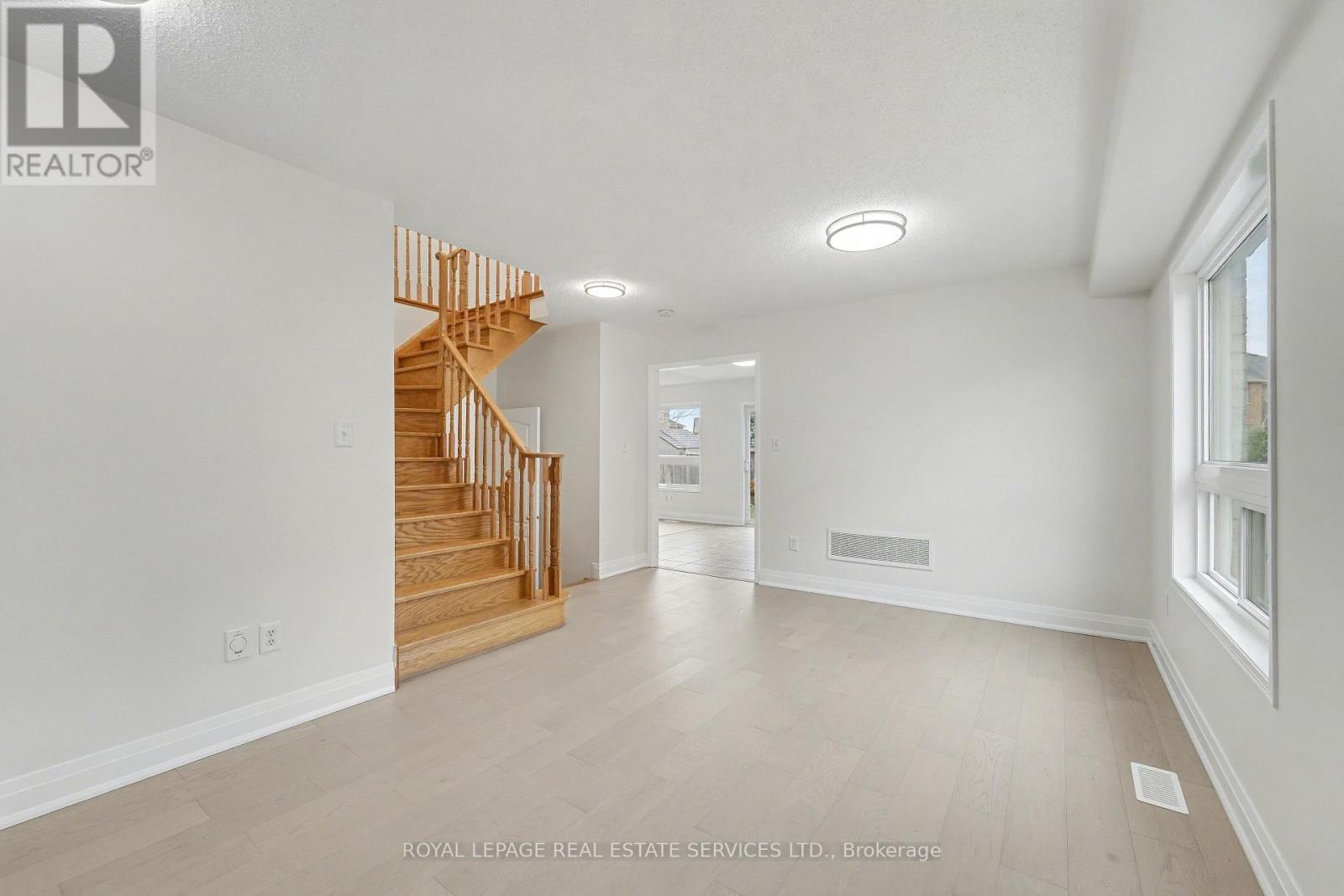 386 Reeves Way Boulevard, Whitchurch-Stouffville, ON - Indoor Photo Showing Other Room