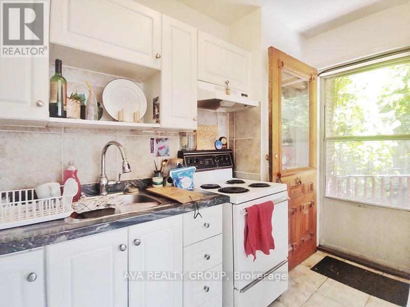 554 Highcroft Avenue, Ottawa, ON - Indoor Photo Showing Kitchen