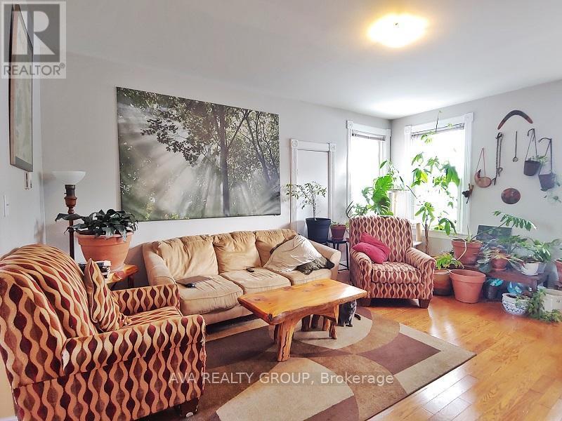 554 Highcroft Avenue, Ottawa, ON - Indoor Photo Showing Living Room