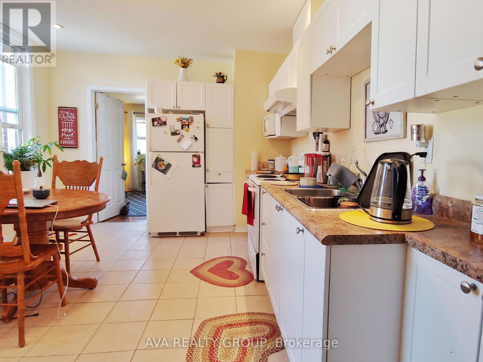 554 Highcroft Avenue, Ottawa, ON - Indoor Photo Showing Kitchen With Double Sink