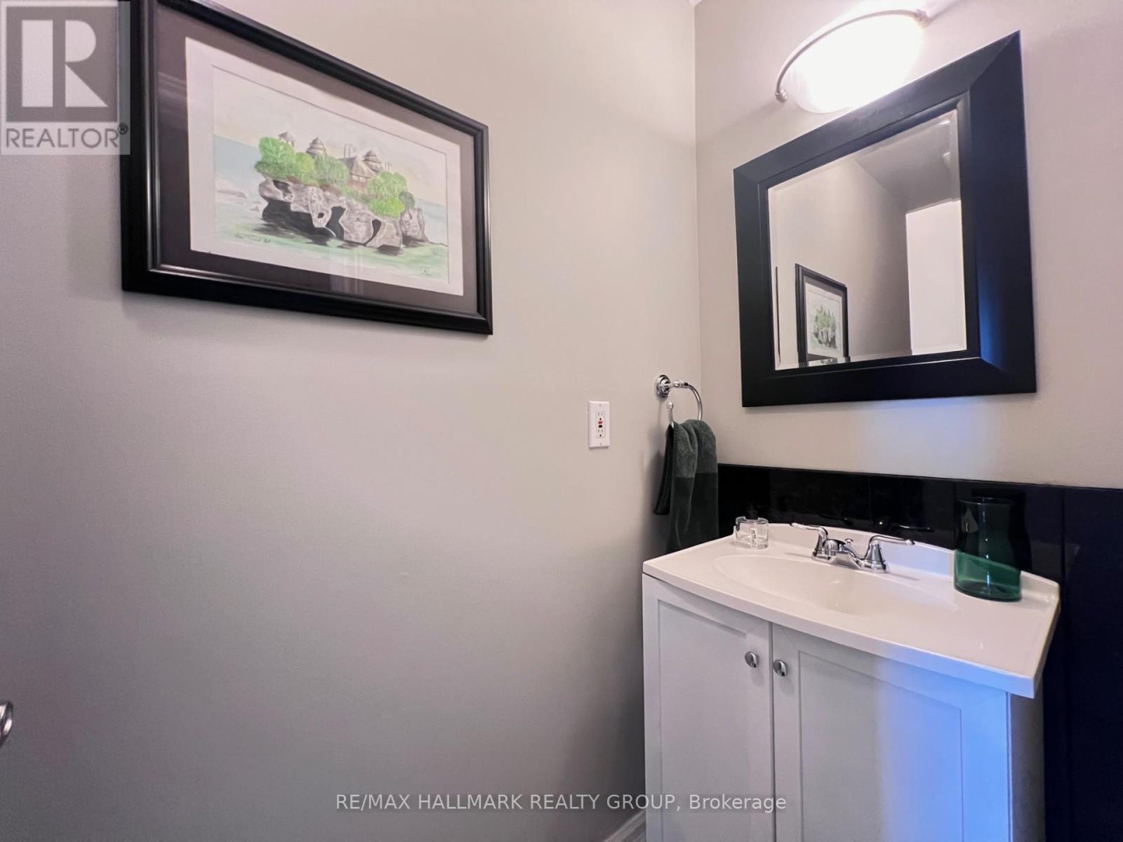 4 Cadence Gate, Ottawa, ON - Indoor Photo Showing Bathroom