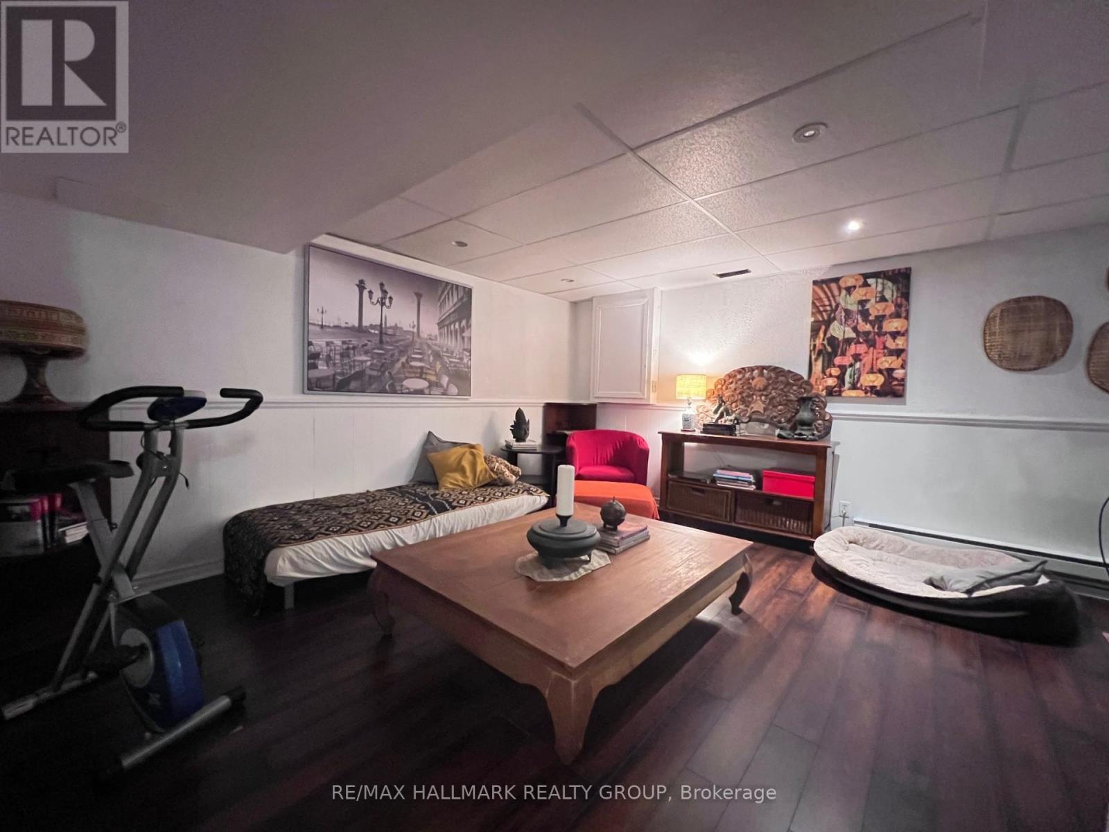 4 Cadence Gate, Ottawa, ON - Indoor